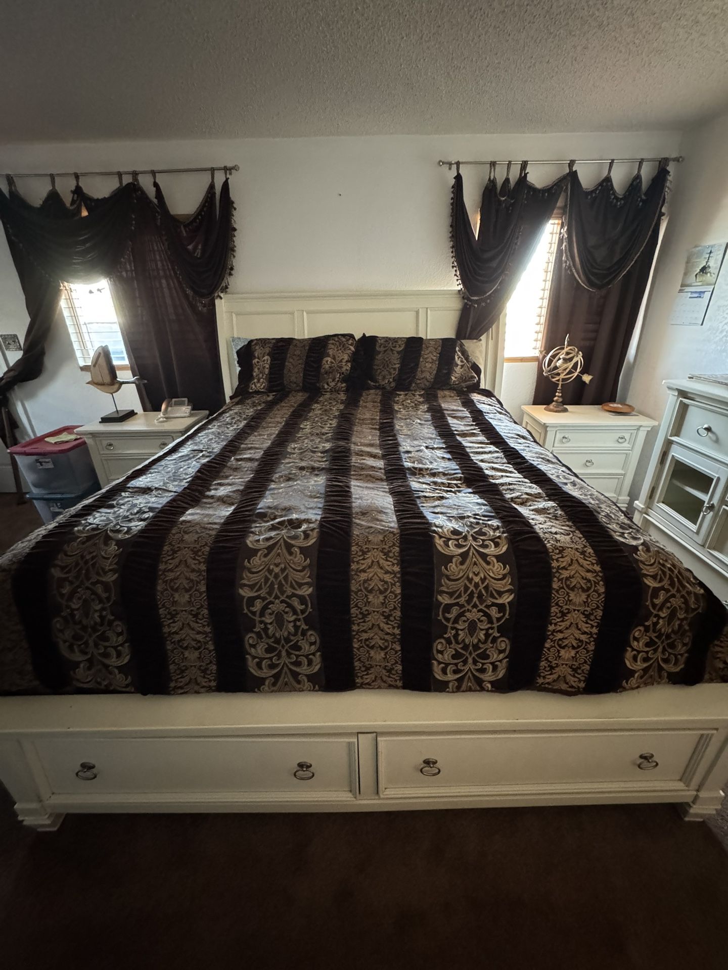 White Sleigh Cal King Bedroom Set