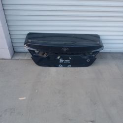 25 To 26 Trunk Toyota Camry Se ( Oem) Little Dent 
