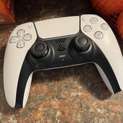 PS5 Controller    (NEW)