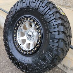 17" KMC beadlocks w- 37" Nitto Trail Grappler M/T 