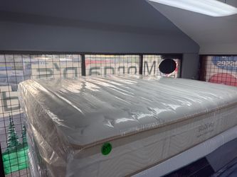 KING SIZE SAATVA MEMORY FOAM HYBRID MATTRESS & BOX SPRINGS BED SET