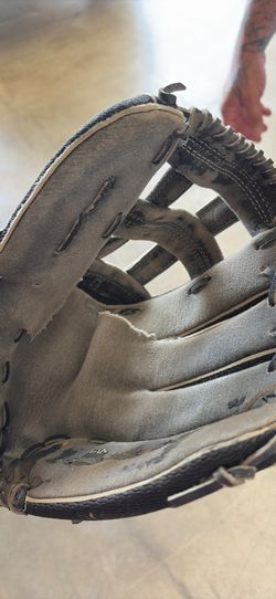 Baseball gloves