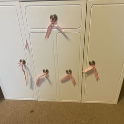 American girl doll dresser and tons of accessories 
