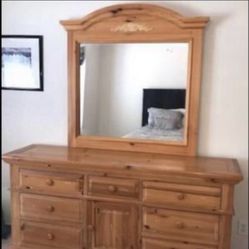 QUEEN 3 PIECE BEDROOM SET