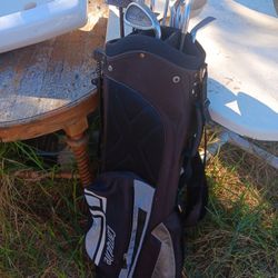 USE SET OF GOLF CLUBS 