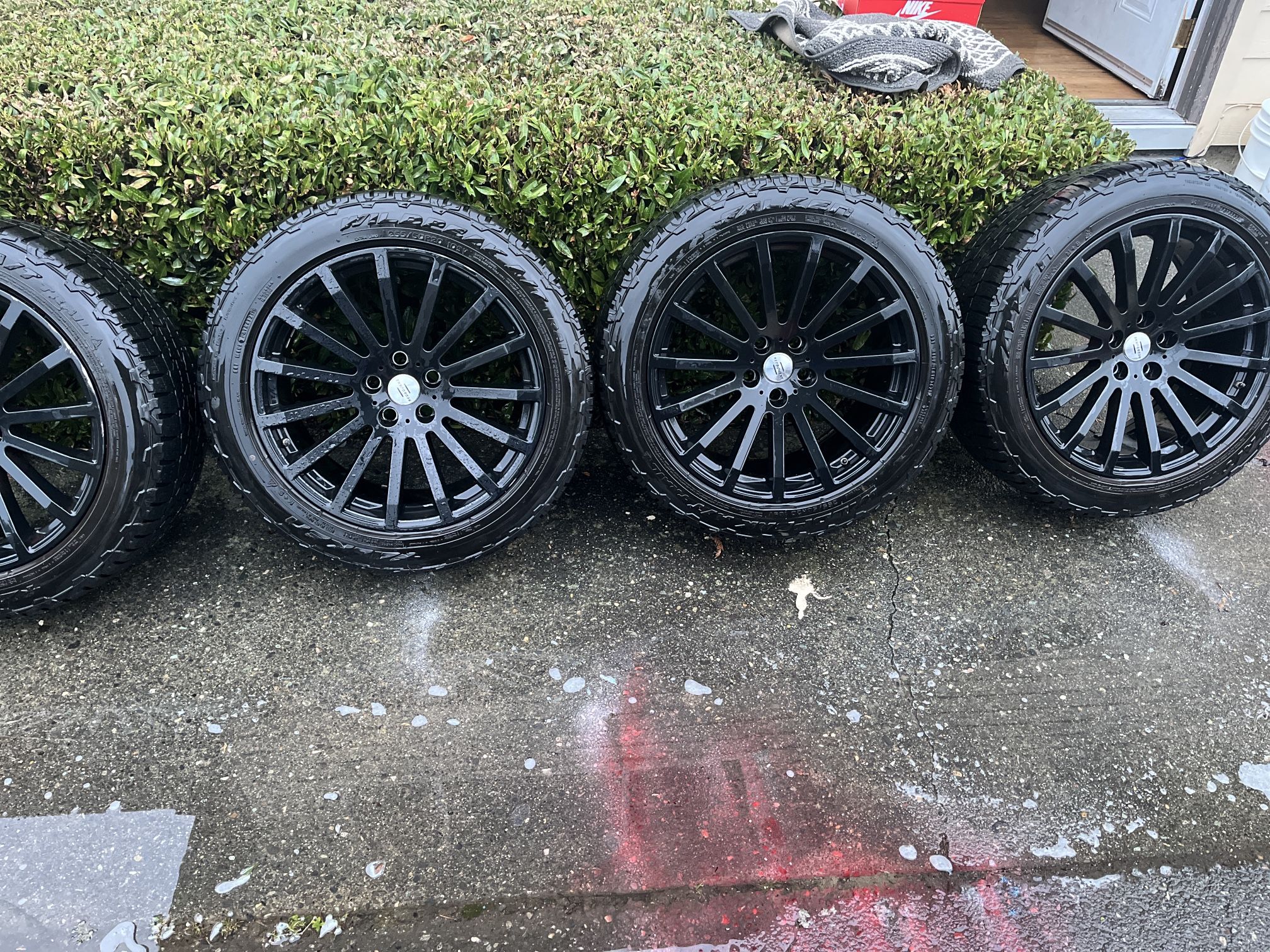 5 lug redbourne Black 20” rims/tires 