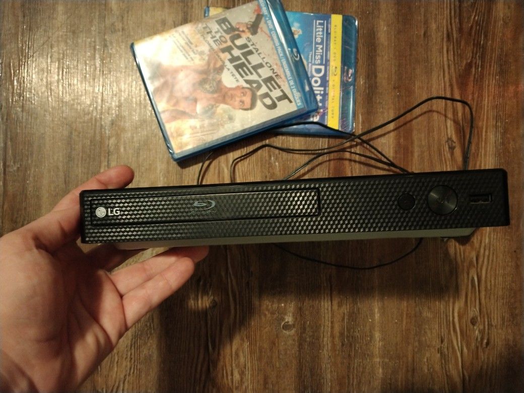Blu Ray Player ( LG ) With Movies