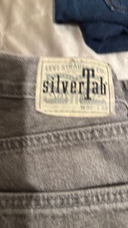 Sliver tab Levi’s