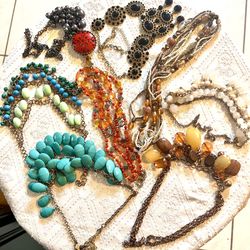LOT of 20 VINTAGE Stunning Statement Necklaces