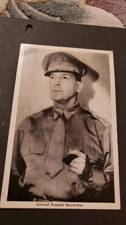 VINTAGE GENERAL DOUGLAS MacARTHUR POST CARD, 1942