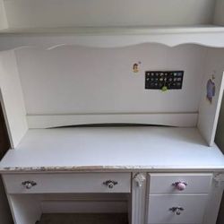 Kids Desk with Keyboard Tray and Hutch