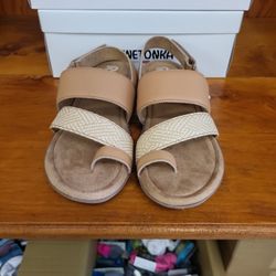 Minnetonka Salma Sandal Size 8M