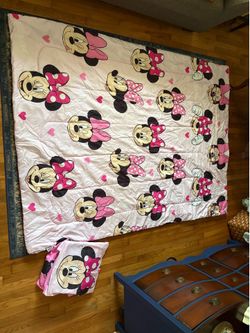Disney Minnie Mouse Comforter and Sheet Set