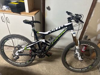 Cannondale Jekyll Mountain Bike