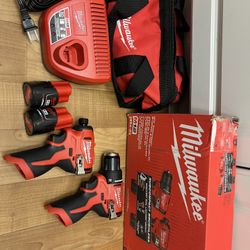 Milwaukee M12 12-Volt Lithium-lon Brushless Cordless Subcompact Drill and Impact Driver Combo Kit w/2 Batteries and Bag (2-Tool)