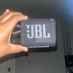 Jbl Go3 Works Perfectly when It  Has A Red Light That Means It’s Need Yo Change 20$