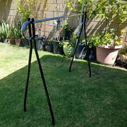 CLOTHING RACK $25