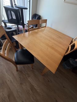 Crate & Barrel Dining room table 5 seats