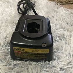 DeWalt 7.2 V  -  14.4 V Battery  Charger   
