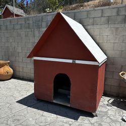 DOG HOUSE 