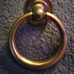 SALVAGED Ring Drop Drawer Pull Handle,2-1/2" In Diameter With Matching Backplate.
Normal wear MAY be seen. Scratches,nick's and dents MAY be seen. Cle