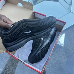 Black Nike Air max