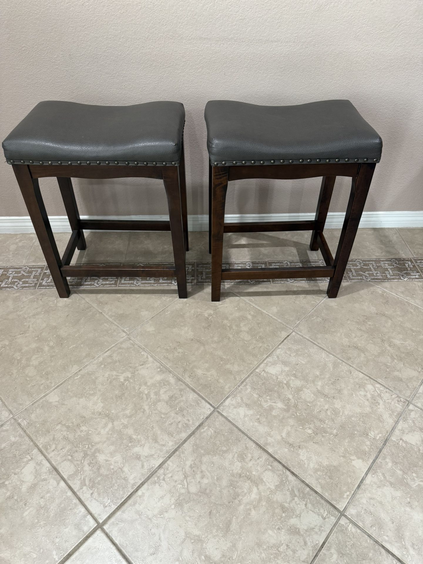 Stools/chairs