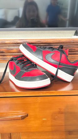 Nikes size 5.5 Youth