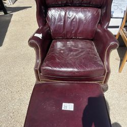 Leathe Vintage Style Sofa And Ottoman 