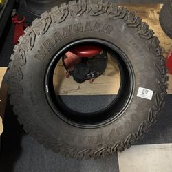 1x 325/65/18 Goodyear A/T TRX Tire