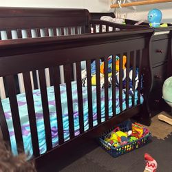 Crib With Drawers 