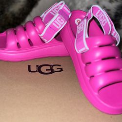 UGG WOMENS SIZE 6 (( New)) 