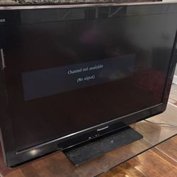 Panasonic 30” Flat Screen Tv With Remote Control