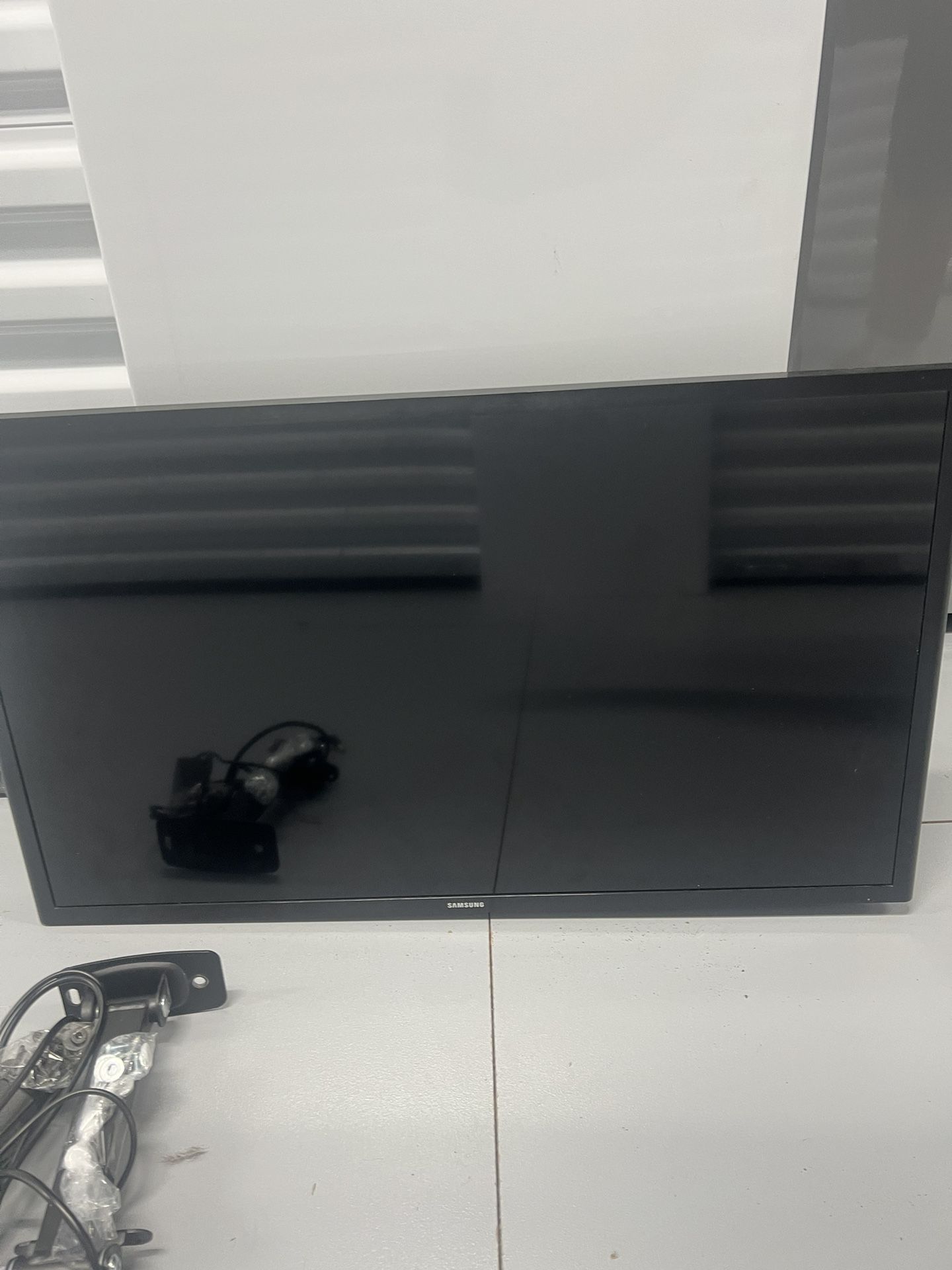 32 Inch TV