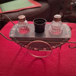 VINTAGE METAL CART WITH LITTLE GLASS ANTIQUE SALT & PEPPER SHAKERS 