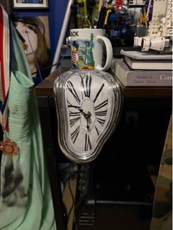 Weird Droopy Clock