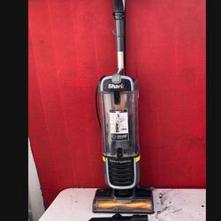 Like New Shark Vacuum With Accessories Tested Works Perfectly when you come ill fully test it for you 