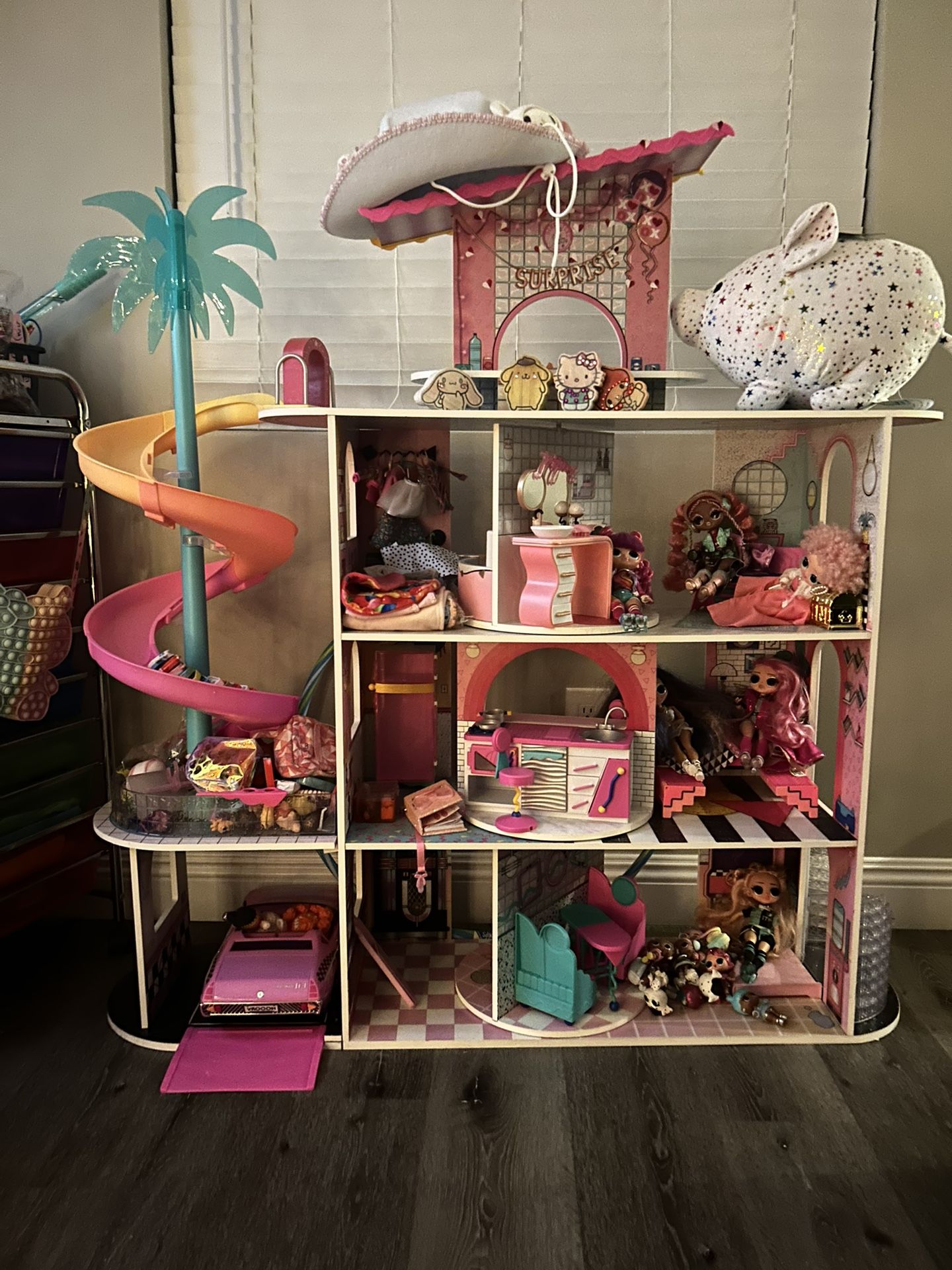 LOL Surprise OMG Fashion House Play Set Real Wood Doll House