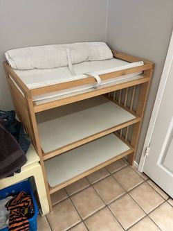Changing table with pad