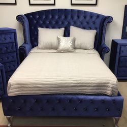 Six piece queen bedroom set