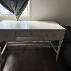 Desk Or Makeup Dresser 