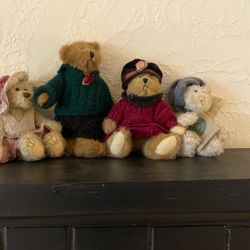 Four Cute Little Bears. 