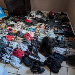 Todos los shoes 👟 SE benden junto nada por separado Usados Para Rebendedores En San Bernardino  all 👟 shoes for sale together. 