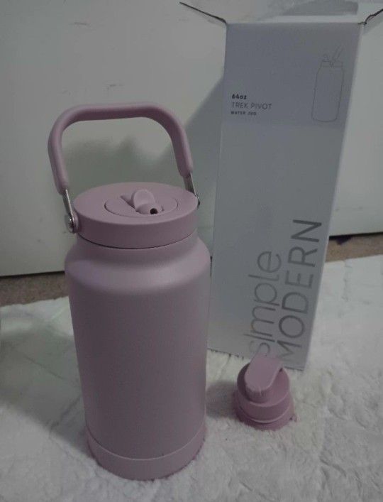 Trek Pivot 64oz Water Jug