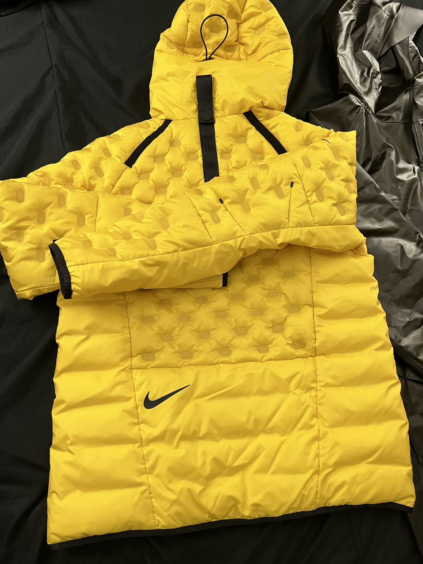 Nike Yellow Jacket W/ Rain Coat Combo for Sale in Garden Grove, CA OfferUp