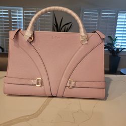 Authentic leather Le Vian Gladiator tote.
Pebbled leather.