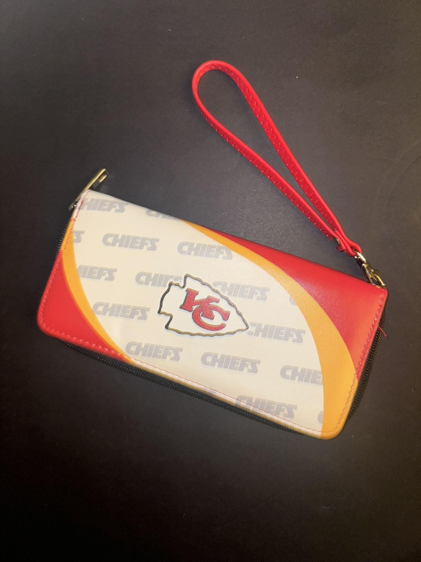 🔴🟡Kansas City Chiefs Wristlet🟡🔴 – Bold & Cute NFL Style!