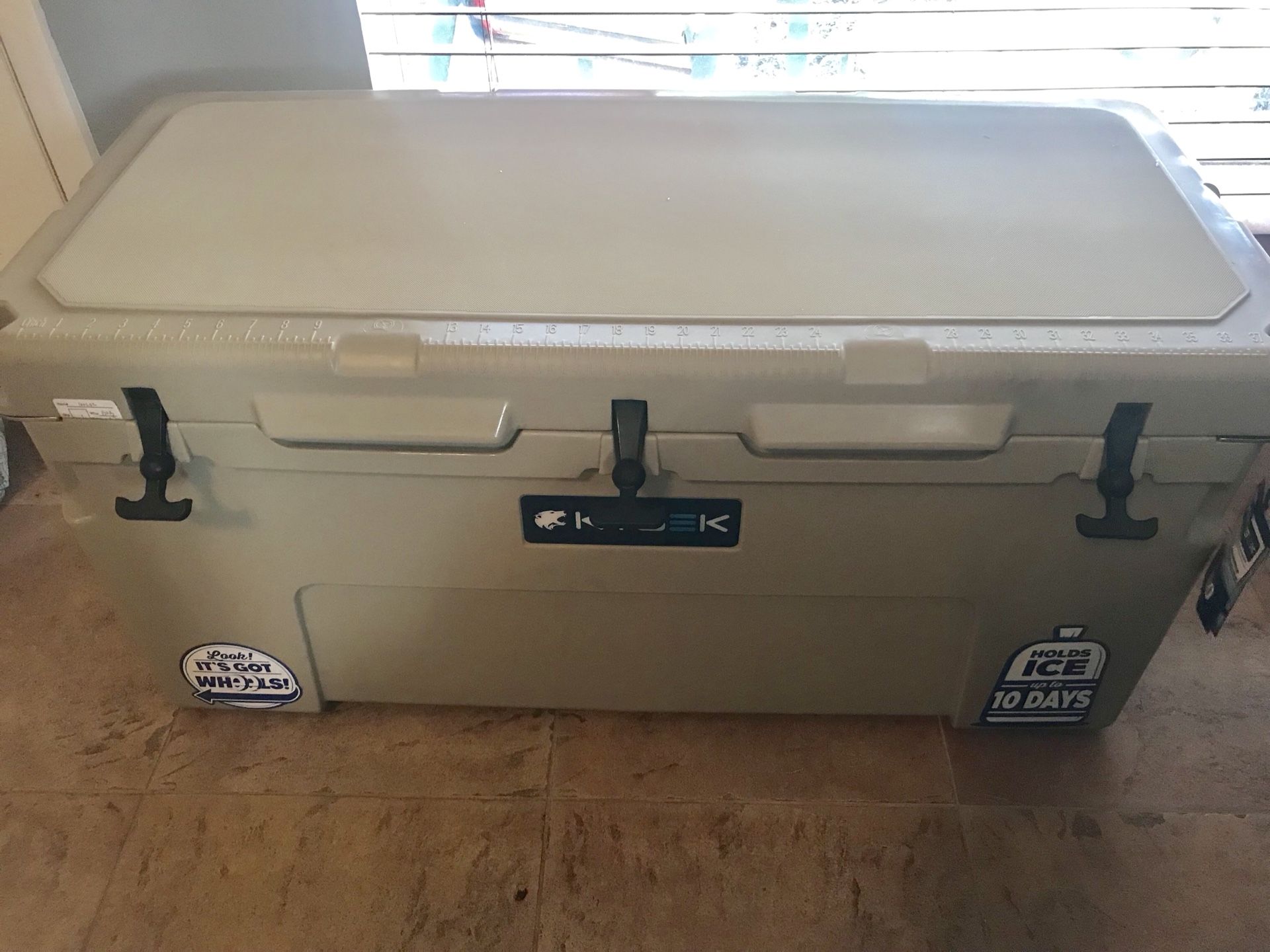 Brand new 100L Kysek yeti type cooler boating hunting