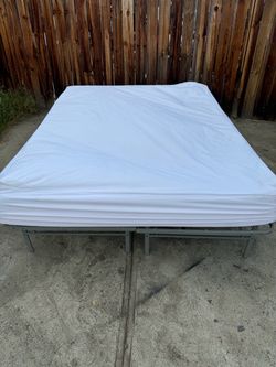 Cama de fierro con colchón $140