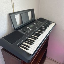Yamaha Electronic Keyboard 